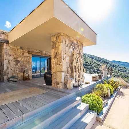 D'architecte - Piscine - Vue Calcatoggio (Corsica)
